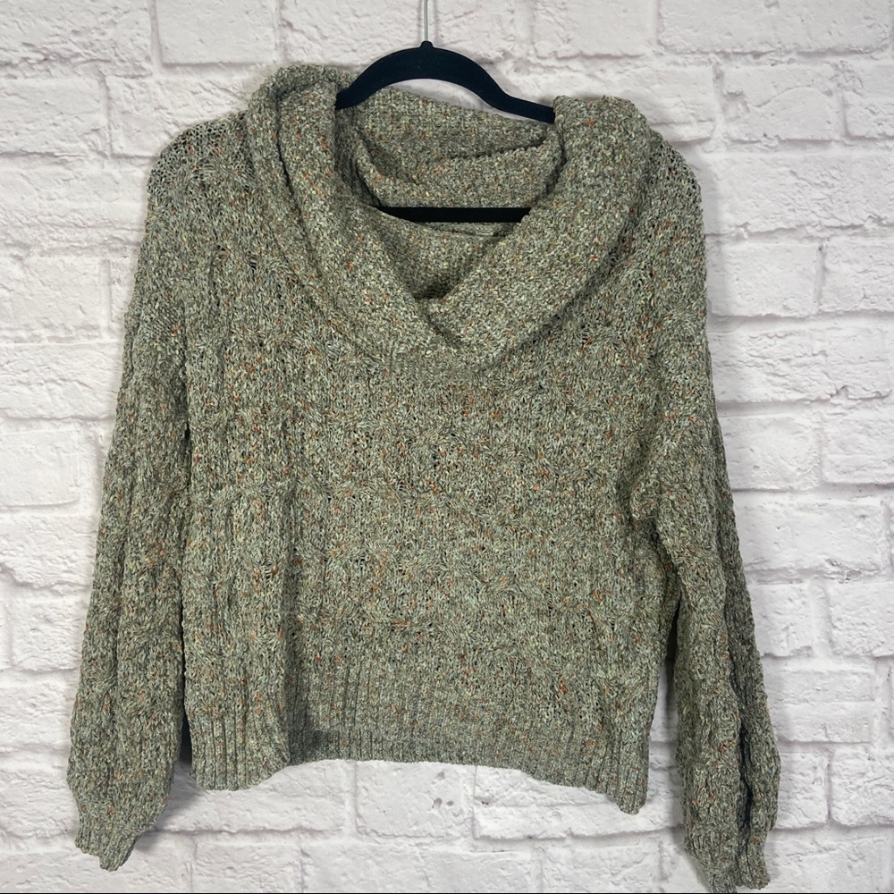 NWT | Moon & Madison | Off Shoulder/Cowneck Top|